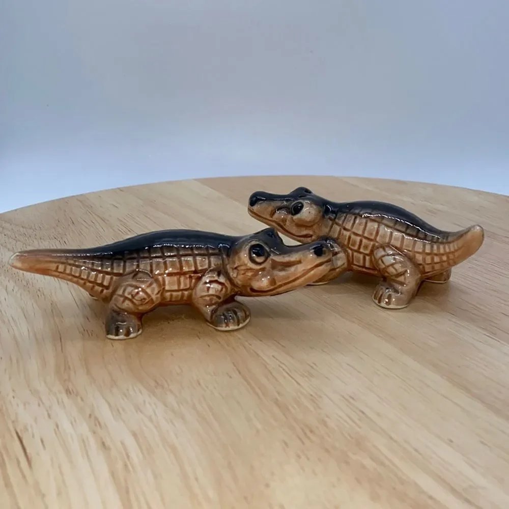 Vintage Elvin Crocodile Salt and Pepper Shakers Ceramic Hand Painted